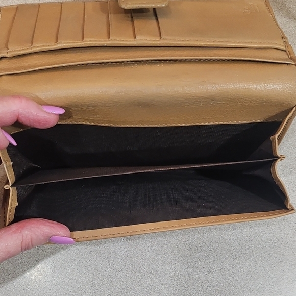 Gucci Tan Leather Wallet with GG Monogram - Picture 6 of 9